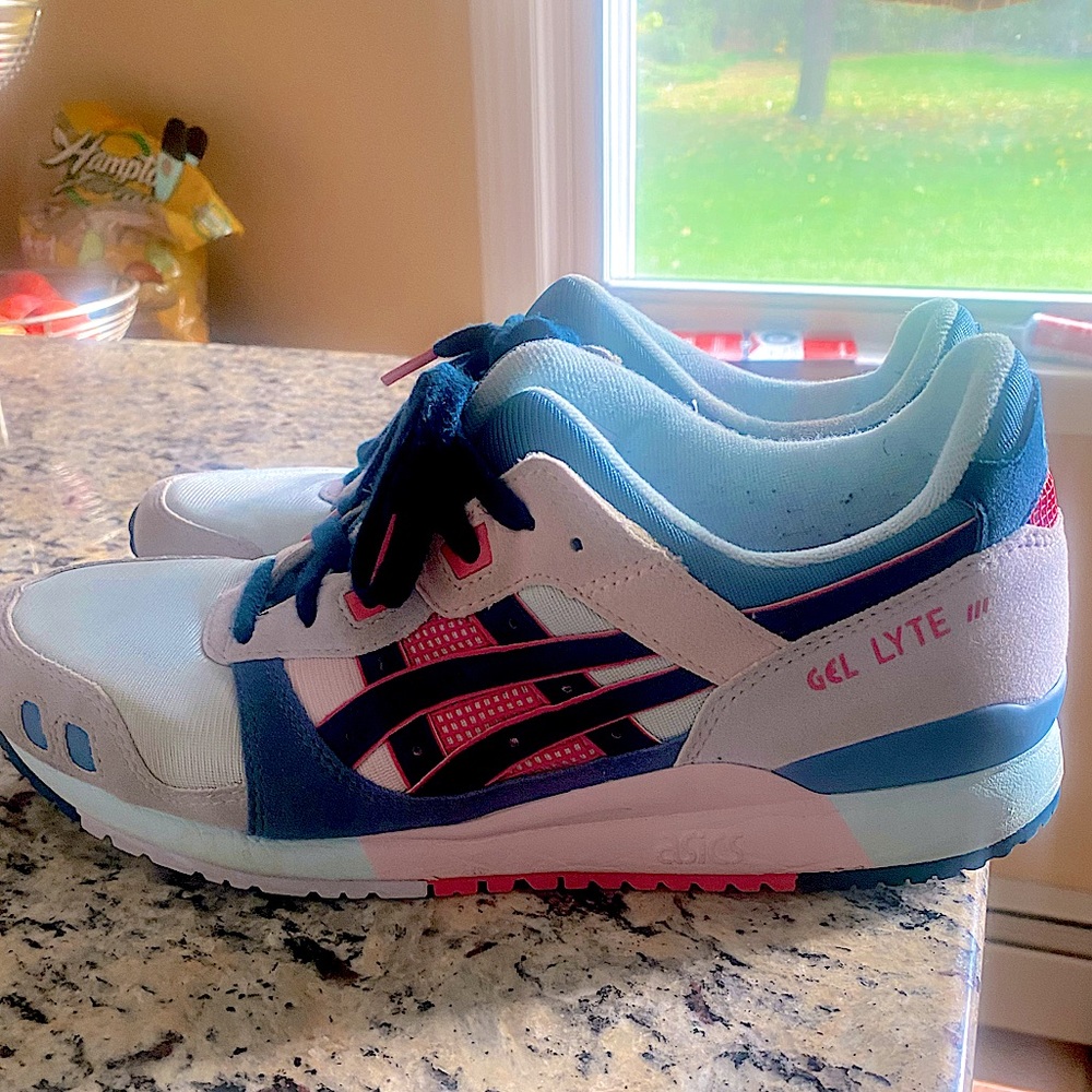 ASICS Gel Lyte III - Baby blue + Pink - Mens size 9.5 (used but look new)